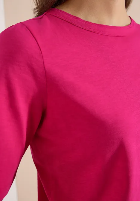 Shirt met strepen in een 2-pack vanilla white/beetroot pink Detail van een felroze T-shirt met ronde hals zonder patroon