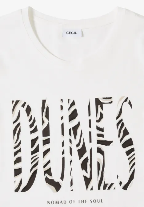 T-Shirt mit Rundhals und Frontprint vanilla white Weißes T-Shirt mit Zebraprint-Schriftzug „DUNES“ und kleinem „Nomad of Time“-Logo.