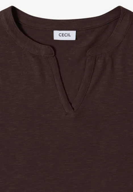 T-Shirt mit Split Neck in Unifarbe brown cacao Dunkelbraunes, leichtes Damen-Shirt mit kleinem V-Ausschnitt, schlicht und vielseitig kombinierbar.