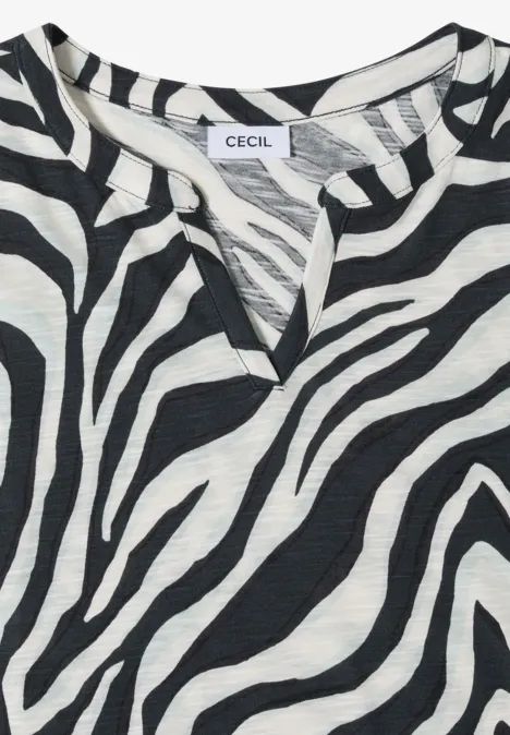 T-Shirt mit Split Neck mit Print palm breeze green Gefaltetes Oberteil mit schwarz-weißen Zebramuster und V-Ausschnitt.