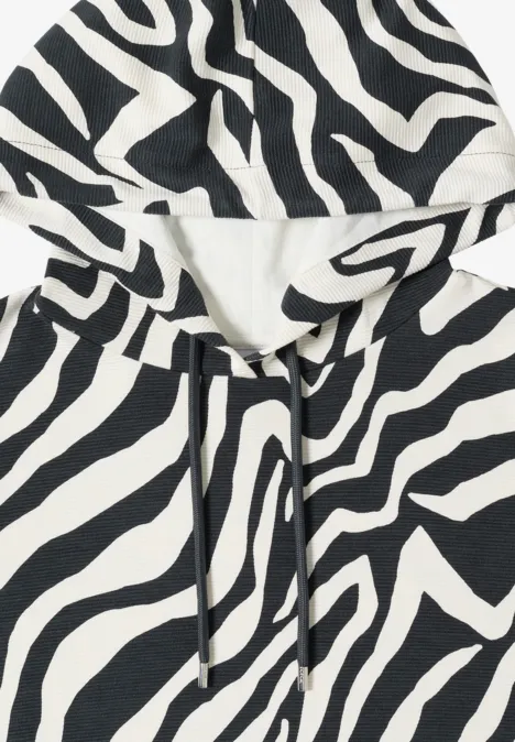 Zwart-witte hoodie met zebraprint en capuchon met koord.