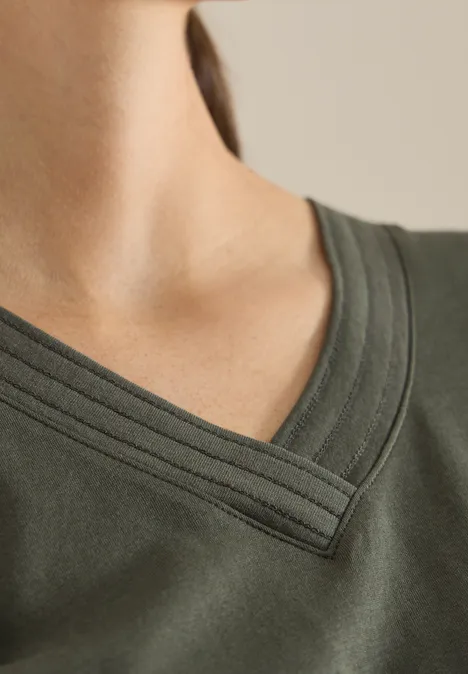 T-shirt à manches courtes et col en V en couleur unie khaki