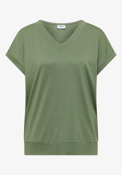 Grünes Damen-Shirt mit V-Ausschnitt und kurzen, überschnittenen Ärmeln.