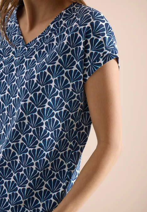 T-Shirt mit V-Neck und Muschelprint universal blue T-Shirt mit V-Neck und Muschelprint universal blue