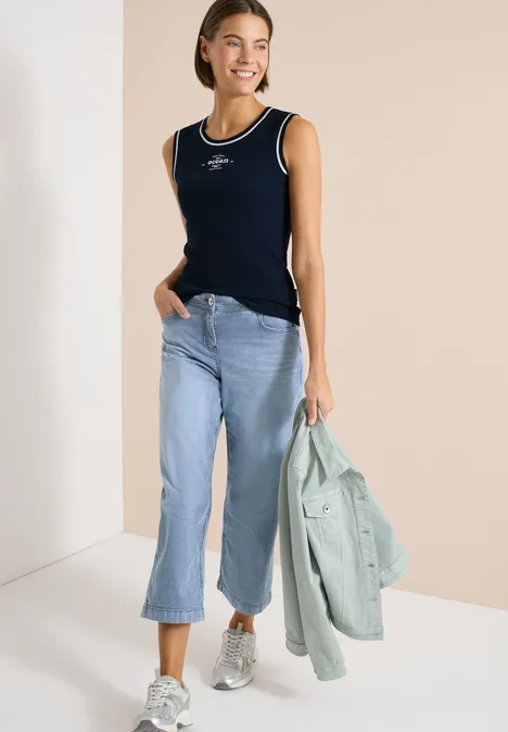 Top mit Rundhals und Kontrastdetails universal blue Top mit Rundhals und Kontrastdetails universal blue