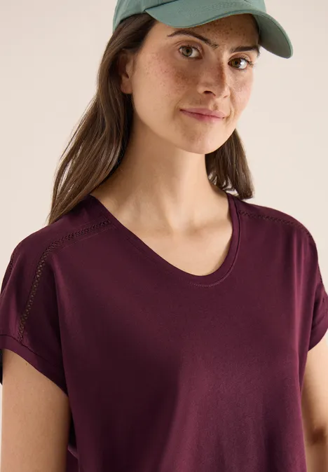 T-shirt avec col en V et détail en dentelle sweet grape red