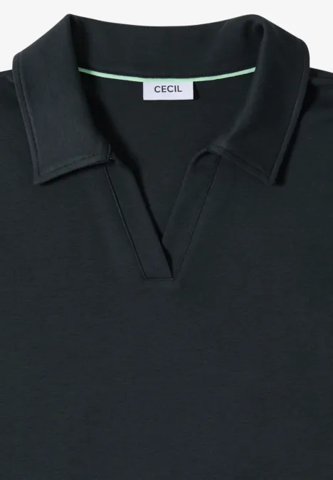 Zwarte CECIL-poloshirt met open kraag en V-hals, keurig opgevouwen.