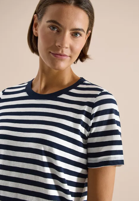 Shirt met ronde hals en strepen universal blue Shirt met ronde hals en strepen universal blue