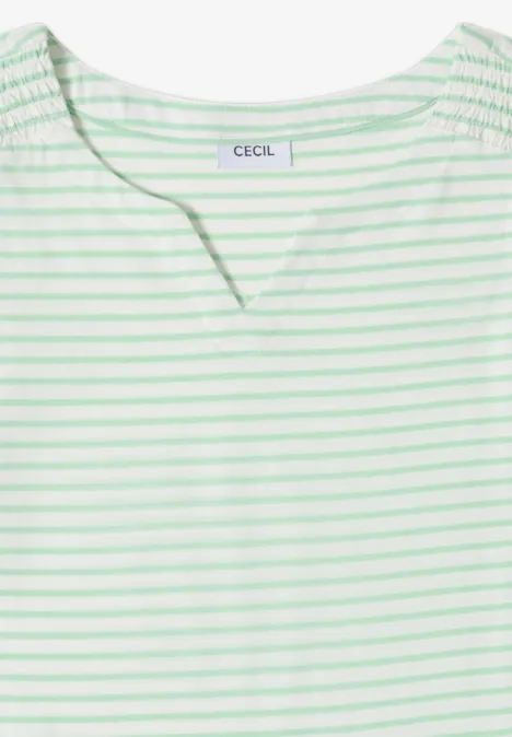 Weißes Kurzarmshirt mit hellgrünen Streifen und kleinem V-Ausschnitt