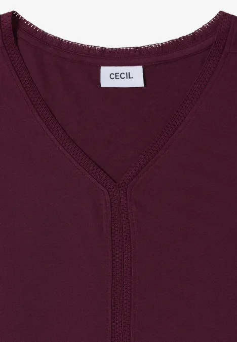 Bordeaux T-shirt met V-hals, sierstiksels en 'CECIL' merklabel in de nek.