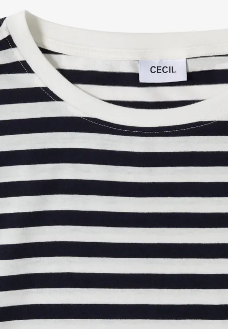 Close-up van een zwart-wit gestreept T-shirt met ronde hals en CECIL-etiket.