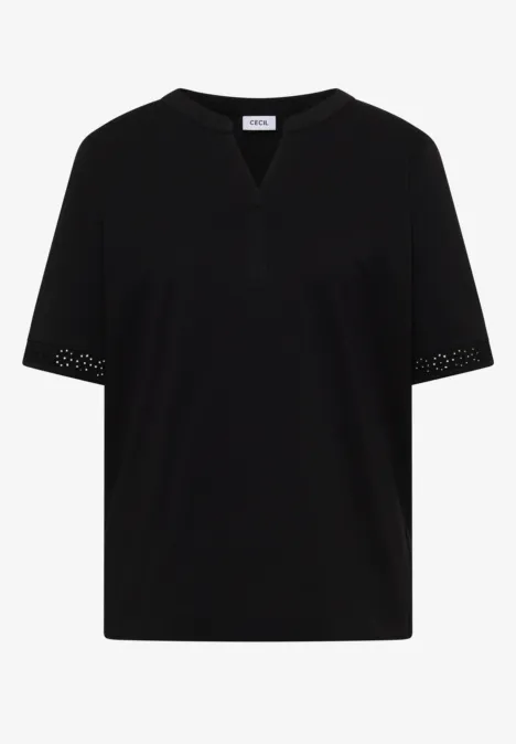 Zwart T-shirt met V-hals en fijne ajourstofversiering op de mouwen.