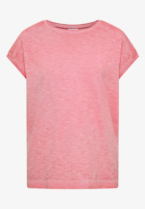 T-Shirt aus Jersey im Garment Dye Look coral Schlichtes rosafarbenes T-Shirt mit kurzen aufgerollten Ärmeln und rundem Halsausschnitt.