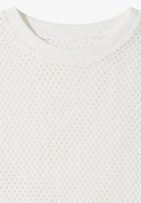 Weißes Strickoberteil mit Rundhalsausschnitt und feinem Wabenmuster.