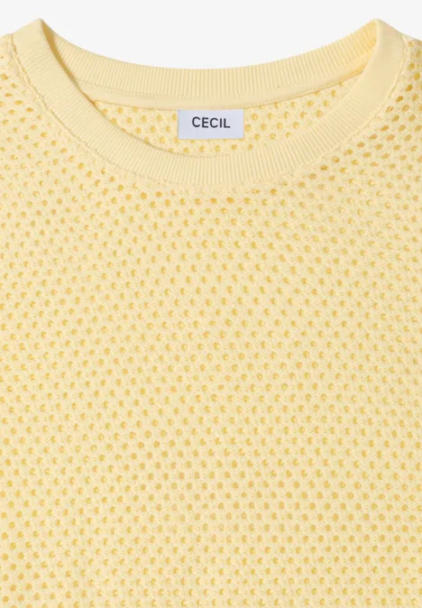 Gefaltetes gelbes, luftiges Mesh-Strickshirt mit CECIL-Label.