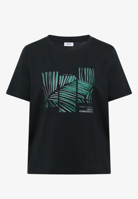 Zwart T-shirt met groen, abstract bladpatroon op de voorkant.