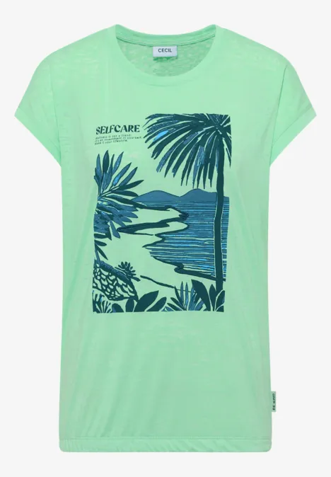 Lichtgroen T-shirt met tropische print, palmbladeren, zeezicht en tekst "SELFCARE".