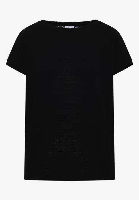 T-Shirt mit Boatneck im Ajour-Look Black Ein schlichtes schwarzes T-Shirt mit kurzen Ärmeln und Rundhalsausschnitt.