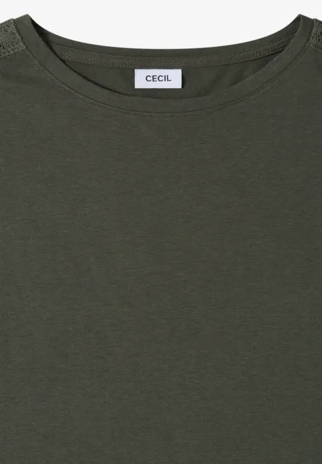 T-Shirt mit Crochet-Details khaki Olivgrünes T-Shirt mit Rundhalsausschnitt und CECIL-Label am Kragen.