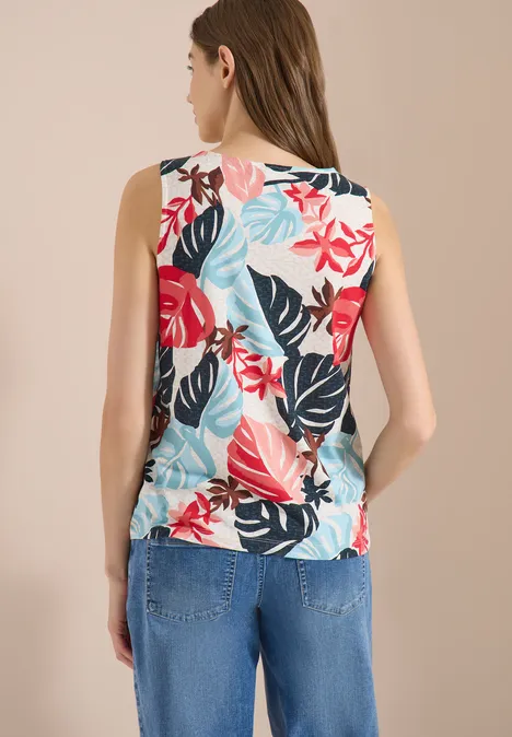 Top mit Rundhals und Blätterprint light alabaster white Frau von hinten in Jeans und ärmellosem Top mit buntem Blumen- und Blätter-Print.