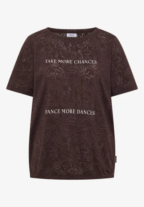 T-Shirt in Ausbrenner-Optik brown cacao Braunes T-Shirt mit floralen Mustern und weißem Text „Take more chances, dance more dances.“