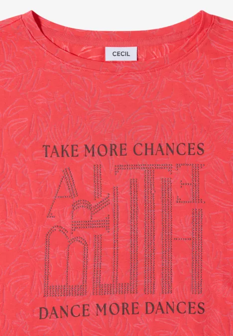 T-Shirt in Ausbrenner-Optik coral Rotes T-Shirt mit englischem Schriftzug Take more chances, dance more dances und stylisierter Grafik