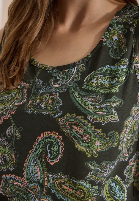 Top mit gerundetem V-Neck und Flechtdetail raw khaki Schwarzes Damenoberteil mit farbigem Paisley-Muster in Grün, Blau, Orange und Türkis.