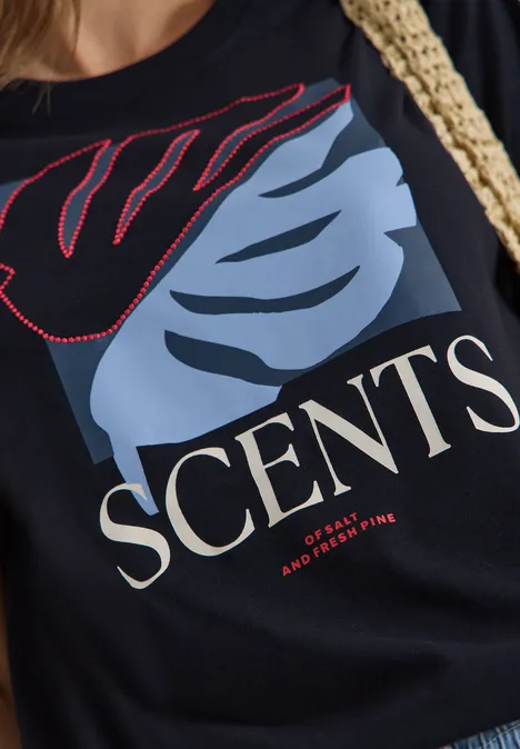 T-Shirt mit Rundhals und Frontprint universal blue Schwarzes T-Shirt mit abstrakter Grafik und weißem Schriftzug 'SCENTS'