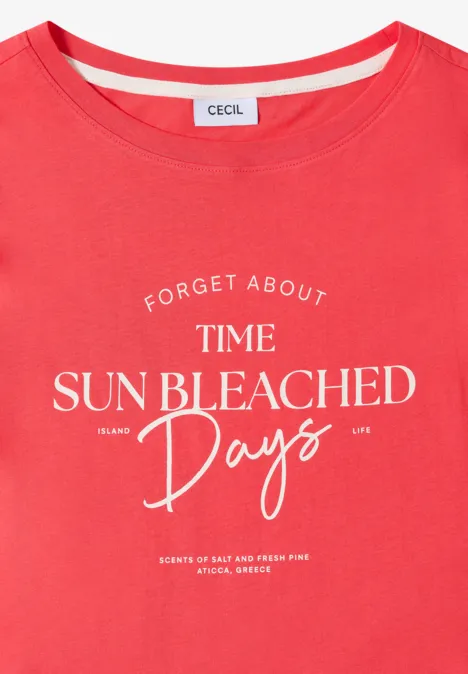 T-Shirt mit Boat Neck und Wording Artwork coral Rotes T-Shirt mit weißem Schriftzug 'Forget about time Sun bleached days' und CECIL-Label.