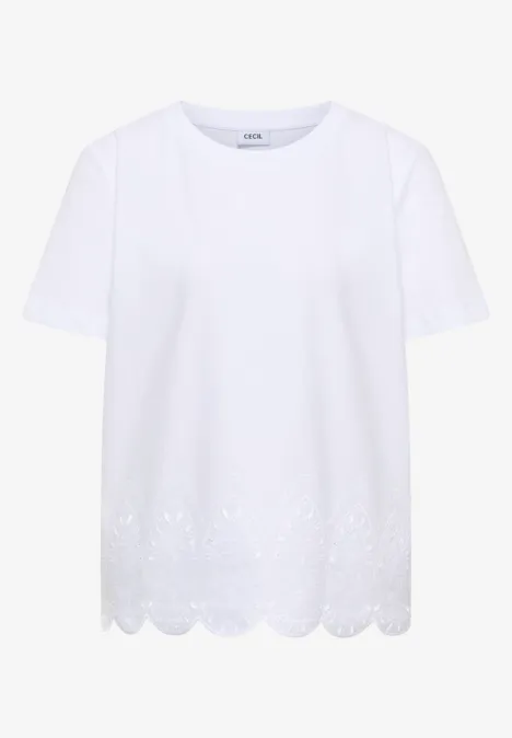 Weißes T-Shirt mit kurzen Ärmeln und besticktem, geschwungenem Saum mit Lochmuster.