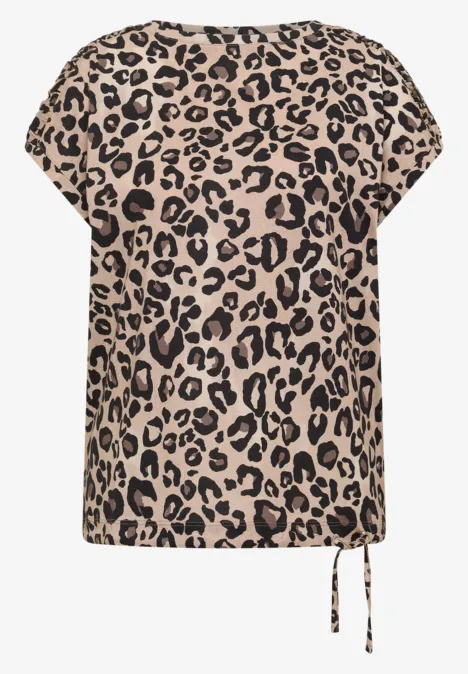 T-Shirt mit Raffung und Print urban taupe Kurzärmlige Bluse in Beige mit schwarzem Leopardenmuster und verstellbarem Kordelzug am Saum.