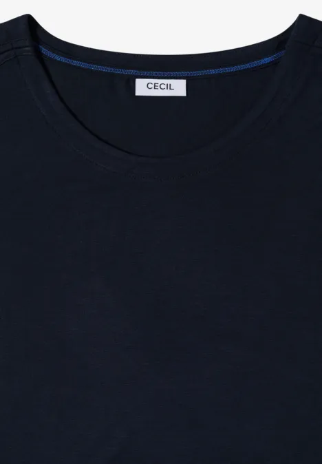 Een eenvoudig donkerblauw T-shirt met ronde hals en 'CECIL'-label in de nek.
