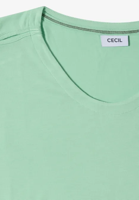 Groen T-shirt met ronde hals en een Cecil-label bij de kraag.