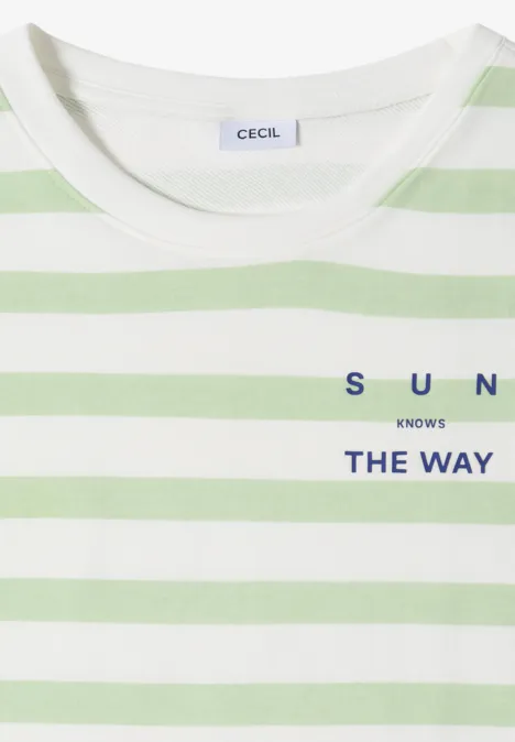 Wit-groene gestreepte T-shirt met ronde hals en donkerblauwe opdruk 'SUN KNOWS THE WAY'.