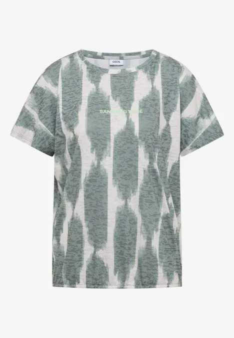 Shirt in uitgebleekte look met tekst deep matcha green Kort shirt met abstract patroon van groen-grijze penseelstreken op een witte achtergrond