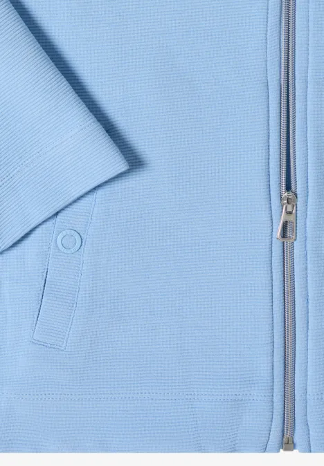 Jas met lange mouwen en ottomanstructuur easy blue Close-up van een lichtblauw kledingstuk met rits en drukknoop