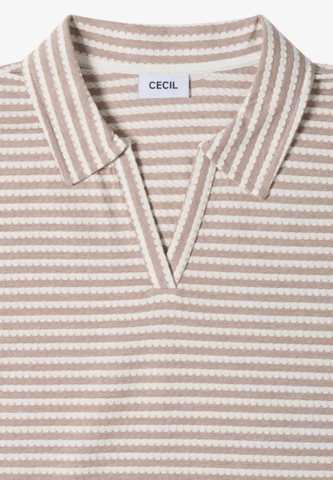 Kurzarm Poloshirt mit Streifenstruktur creamy mocha Beige-weiß gestreiftes Strick-Shirt mit Kentkragen und V-Ausschnitt.