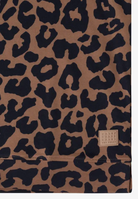 Braunes Cover mit schwarzem Leopardenmuster und kleinem Label unten rechts.
