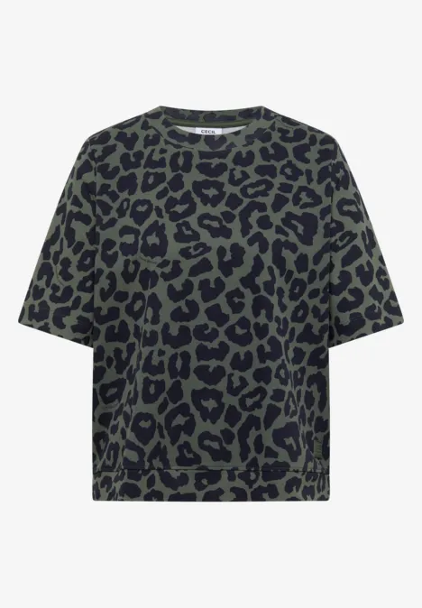 Lässiges T-Shirt mit dunkelgrünem Leopardenmuster und lockerem Schnitt.