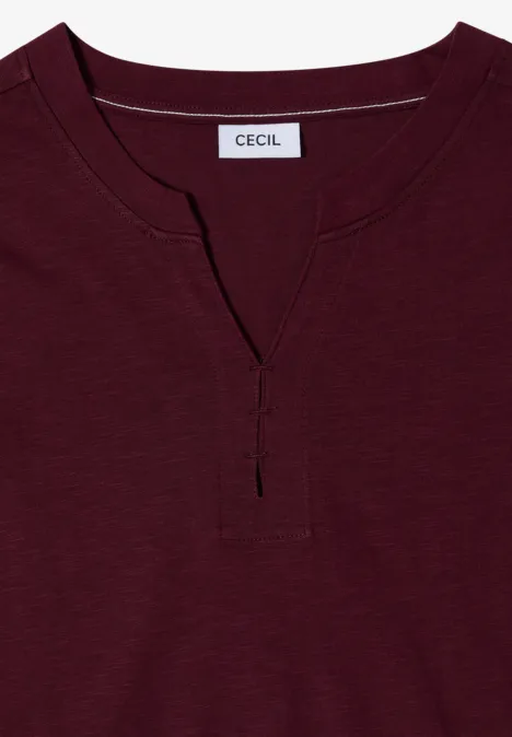 3/4-Arm Shirt mit Split Neck und Elastiksaum red wine Dunkelrotes Langarmshirt mit Schlitzkragen und Knopfleiste.