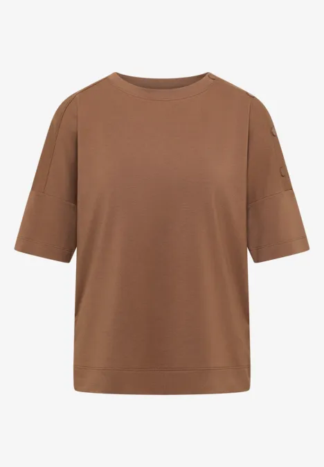 Dropped Shoulder Shirt mit Knöpfen creamy mocha Schlichtes kastanienbraunes T-Shirt mit überschnittenen Ärmeln und Rundhalsausschnitt.