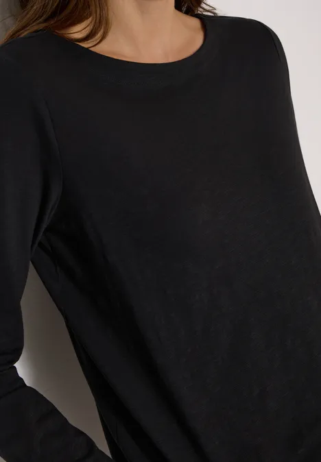 Langarm Shirt mit U-Boot-Ausschnitt Black Schwarzes, schlichtes Langarmshirt an einem Oberkörper.