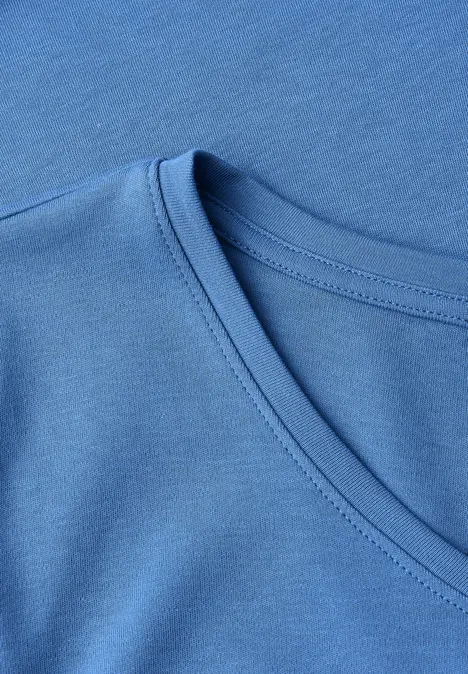Helles blaues T-Shirt mit Rundhalsausschnitt aus weichem Stoff