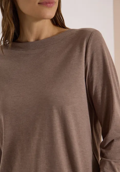 Langarm Shirt mit U-Boot-Ausschnitt urban taupe melange Schlichtes, braunes Langarmshirt an Person im Profil.