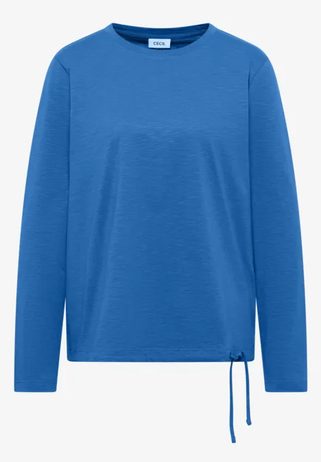 Blauw damesshirt met lange mouwen, ronde hals en een zijdelingse koordsluiting onderaan.