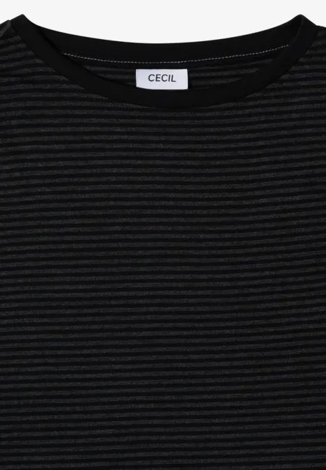 Schwarzes, leicht geripptes T-Shirt mit dünnen Horizontalstreifen, rundem Ausschnitt und innenliegendem CECIL-Label.