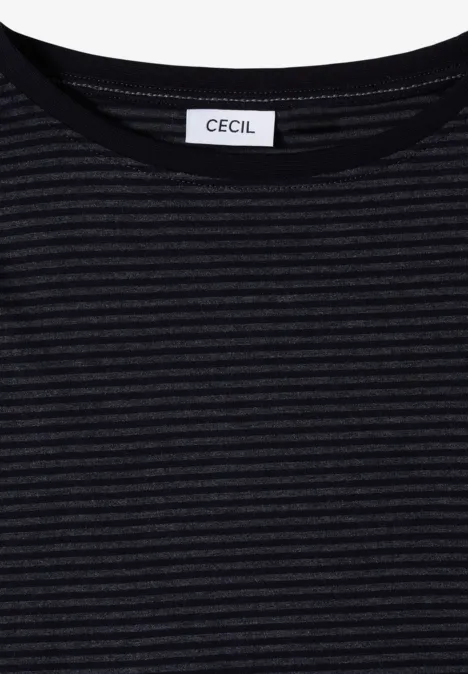 Schwarzes T-Shirt mit feinen, horizontalen Streifen und weißem CECIL-Label am Kragen.