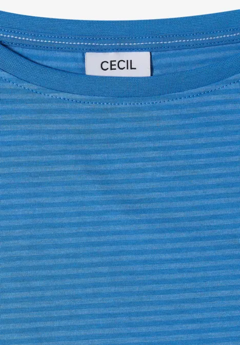 Een blauw gestreept T-shirt met ronde hals en 'CECIL'-label aan de binnenkant van de kraag.