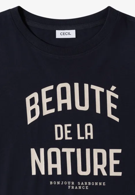 Dunkelblaues T-Shirt mit Aufdruck 'Beauté de la Nature' und kleinem CECIL-Label im Nacken.