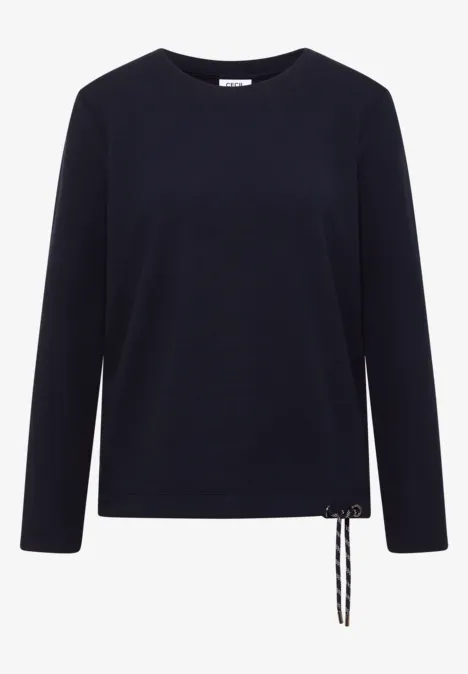 Dunkelblauer Langarmpullover mit rundem Ausschnitt und seitlicher Zierkordel am Saum.